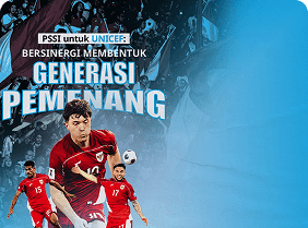 Anak-anak bermain sepak bola